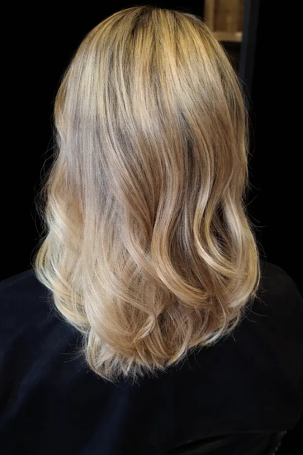 Resultaat van highlights en lowlights na behandeling bij Kapsalon Bicare in Leek