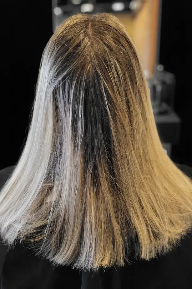 Voorfoto van blond haar voor een highlights behandeling bij Kapsalon Bicare